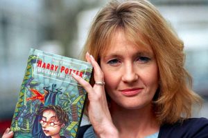 JK Rowling Bio, Age, Net Worth 2022, Salary, Husband, Daughter, Books