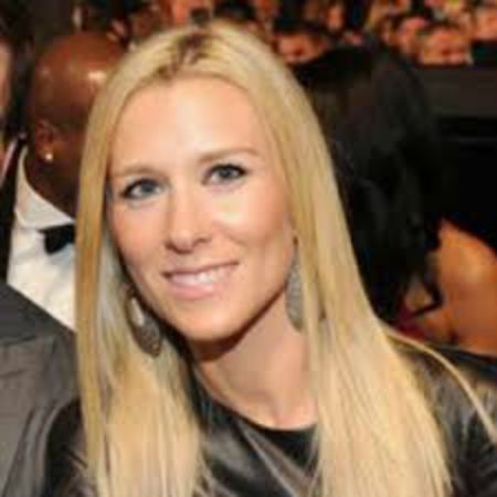 Abby McGrew, Bio, Age, Net Worth 2022, Salary, Dating, Husband, Height