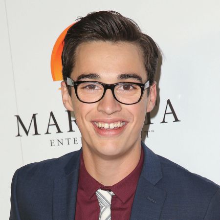 Joey Bragg Bio, Wiki, Age, Net Worth 2022, Salary, GF, Siblings, Height