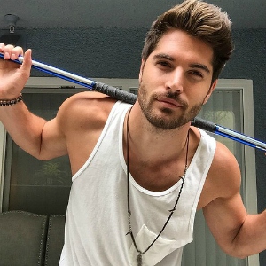 Nick Bateman Bio, Age, Net Worth 2022, Girlfriend, Wife, Sister, Height