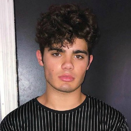 Emery Kelly Bio, Age, Net Worth 2022, Salary, Dating, Girlfriends, Height