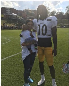Deja with her boyfriend and son