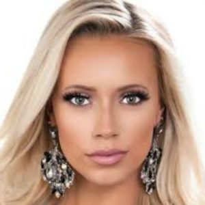 Taylor Higgins Wiki, Age, Net Worth 2022, Salary, Husband, Child, Height