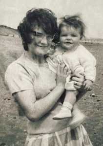Hannah Pixie Snowdon with her mom during her childhood