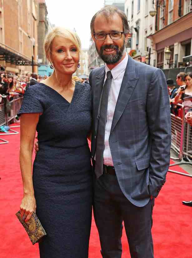 JK Rowling Bio, Age, Net Worth 2022, Salary, Husband, Daughter, Books