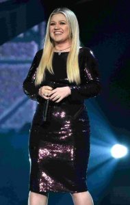Kelly Clarkson, Singer