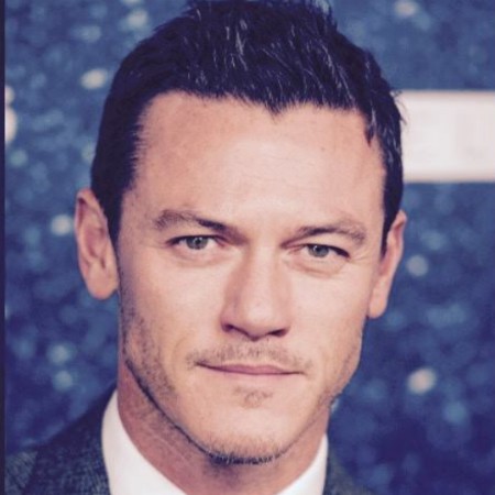 Is Luke Evans Gay? Bio, Age, Net Worth 2022, Boyfriend, Height, Movies