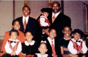 Evette's childhood picture with her family