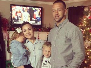 Jay with his girlfriend and children