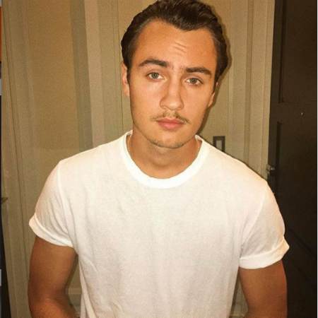 Brandon Thomas Lee Bio Age Net Worth Salary Girlfriend Height