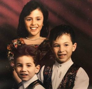 Italia Ricci's childhood photo with his two brothers