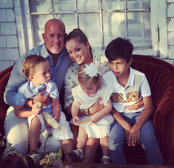 Fausto Gallard's ex-wife with her children