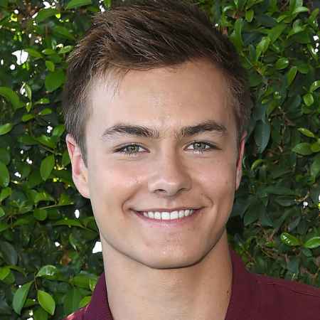 Peyton Meyer Bio, Age, Net Worth 2022, Salary, Relationship, Girlfriend