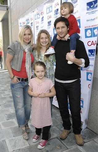 Lola Ray Facinelli with her family