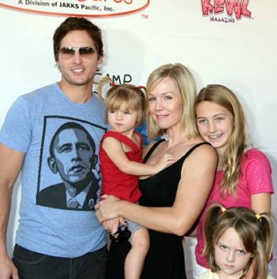 Fiona Eve Facinelli with her family