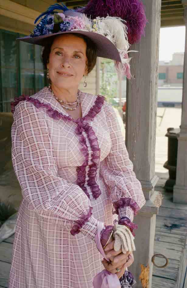 Katherine MacGregor Biography Her Death, Net Worth, & Husband