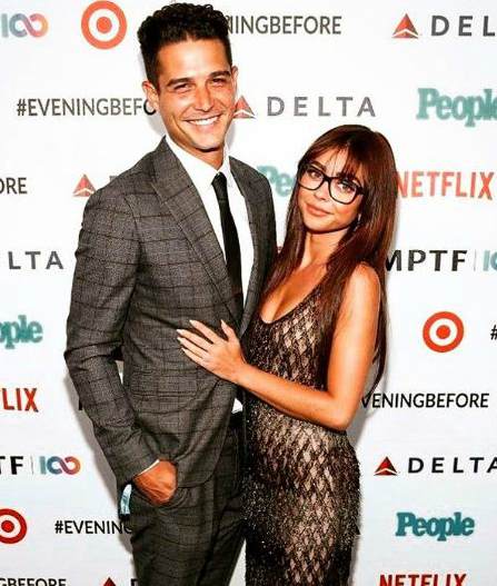 Wells Adams with his fiance, Sarah Hyland
