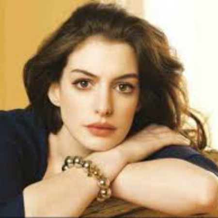 What is Anne Hathaway Net Worth 2022? Who is Her Husband?