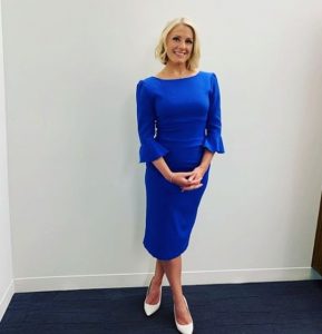 What is Rebecca Lowe Salary? English reporter become the US's face