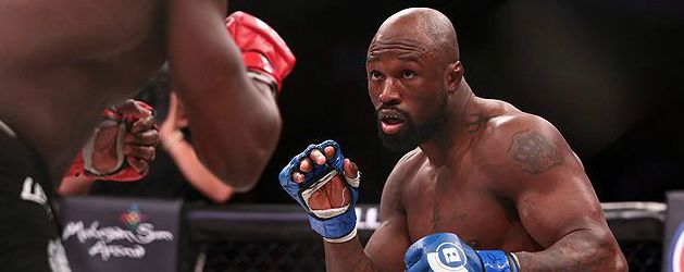 Muhammed Lawal fighting with his opponent