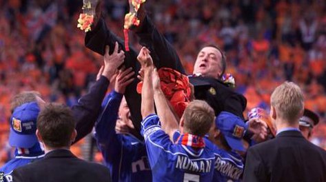 Dick Advocaat uplift by his player after winning the game
