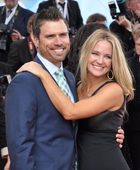 Sandy Corzines ex-fru Sharon-fall med sin co-star's ex-wife Sharon Case with her co-star