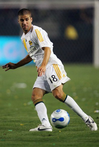 Kyle Martino passing the ball to his teammate