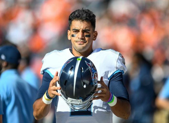 Marcus Mariota playing for his team