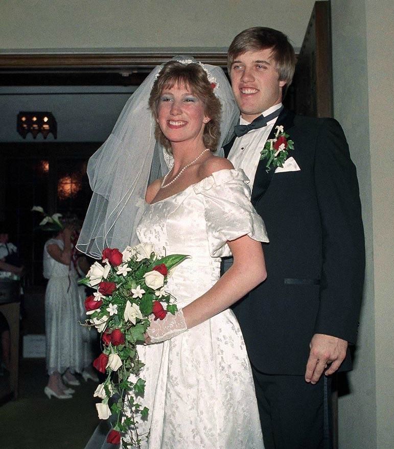 Janet Elway with her ex-husband John Elway in their wedding picture