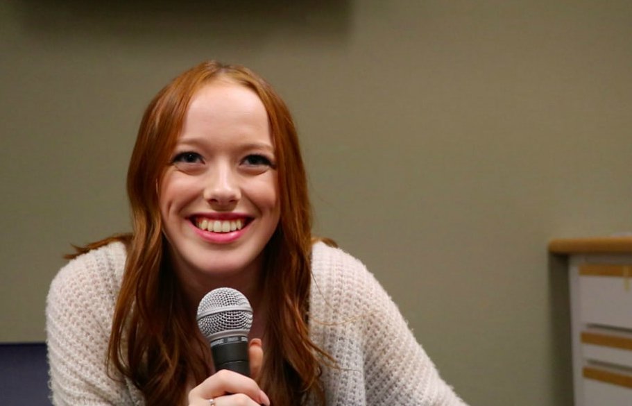 Amybeth McNulty’s Teeth Issue.