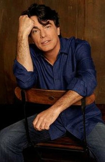 Peter Gallagher played the character of Sandy Cohen
