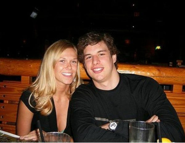 Sidney Crosby with his girlfriend