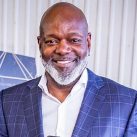 What is the Net Worth of Emmitt Smith 2022? What is his Height? His Wife