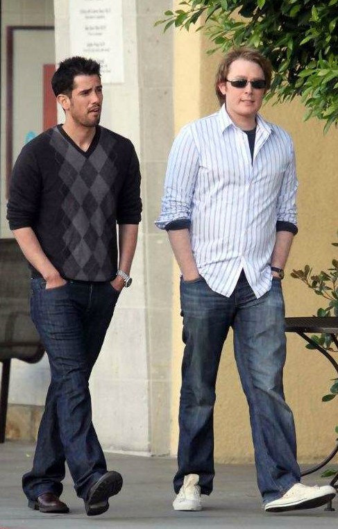 Jaymes Foster's friend Clay Aiken walking with his former boyfriend Reed Kelly