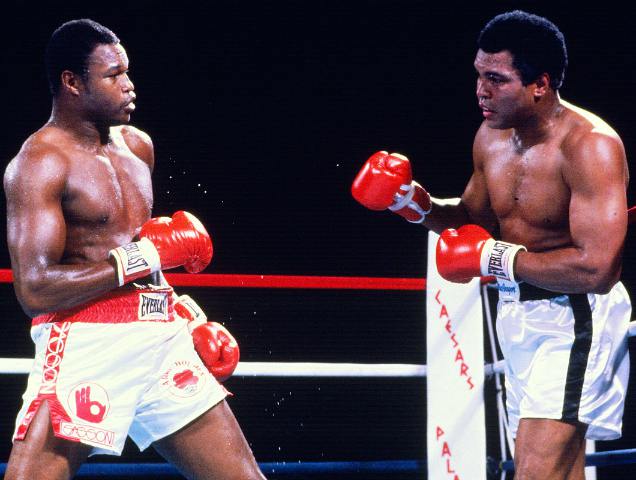 La pelea de Larry Holmes con Muhammad Ali