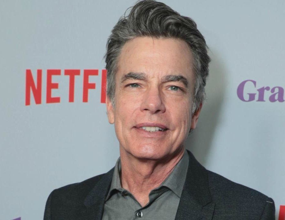 Peter Gallagher played the character of Sandy Cohen