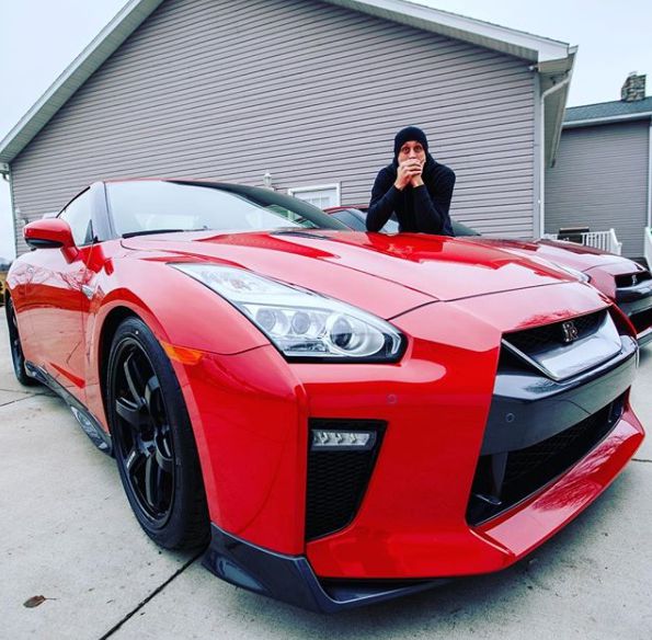 Shanna Riley ex-husband Roman clicking photo with his car