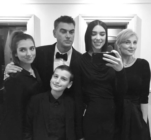 Gjin Lipa with his family