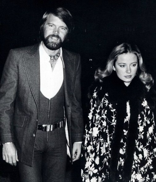 Sarah Barg with her late ex-husband Glen walking together