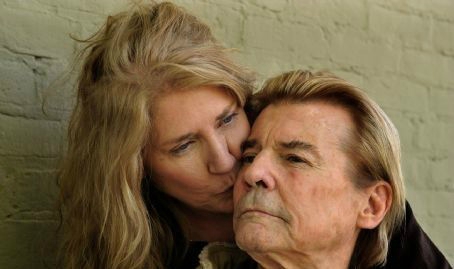 Patricia Ann Vincent kissing her husband Jan-Michael Vincent
