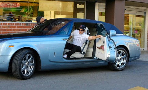 Photo of Paul Wahlberg  - car
