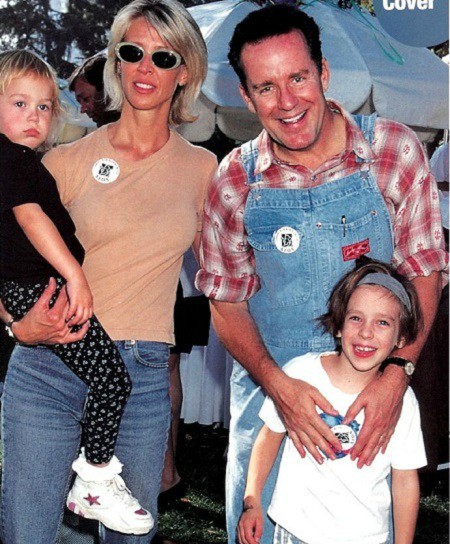 Sean Edward Hartman with his parents' and siblings in his childhood picture