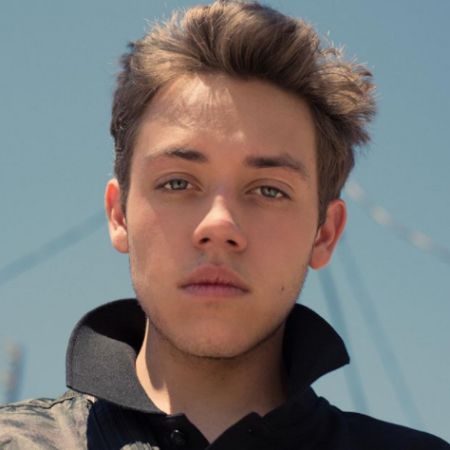 What’s Ethan Cutkosky Net Worth 2022? Who is His Girlfriend?