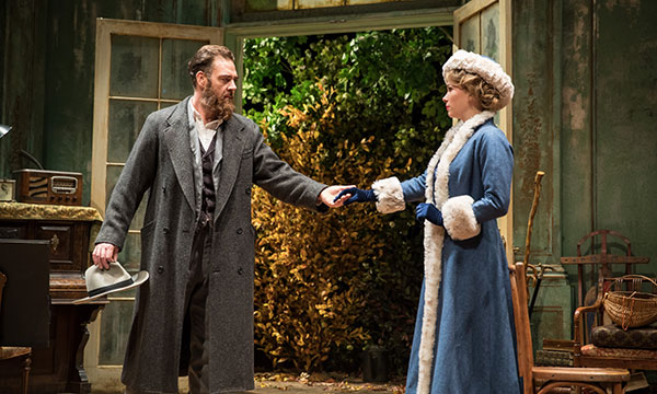 Marton Csokas acting in the movie with his co-star
