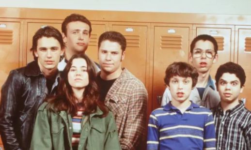 Linda Cardellini's teenage picture with her co-actors