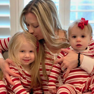 Jennifer Hielsberg with her two daughters