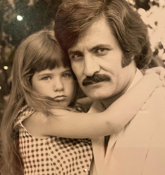 Jennifer Aniston with her father in her childhood picture