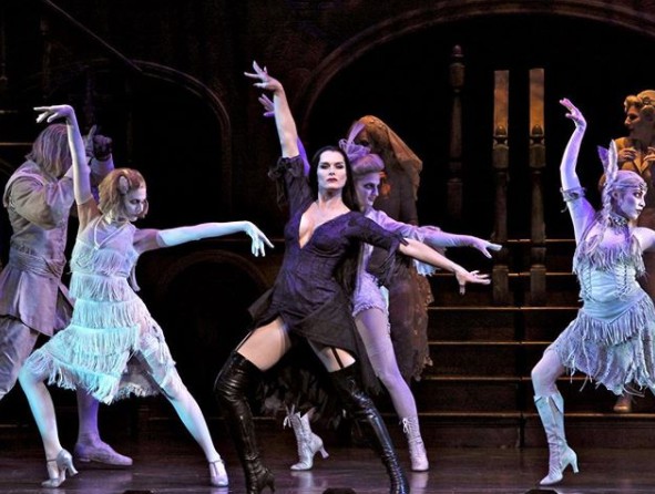 Brooke Shields dancing