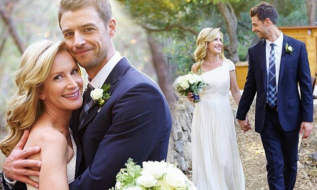 Joshua Snyder wedding picture with his wife Angela Kinsey