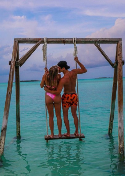 Nate Garner kissing his girlfriend with amazing view
